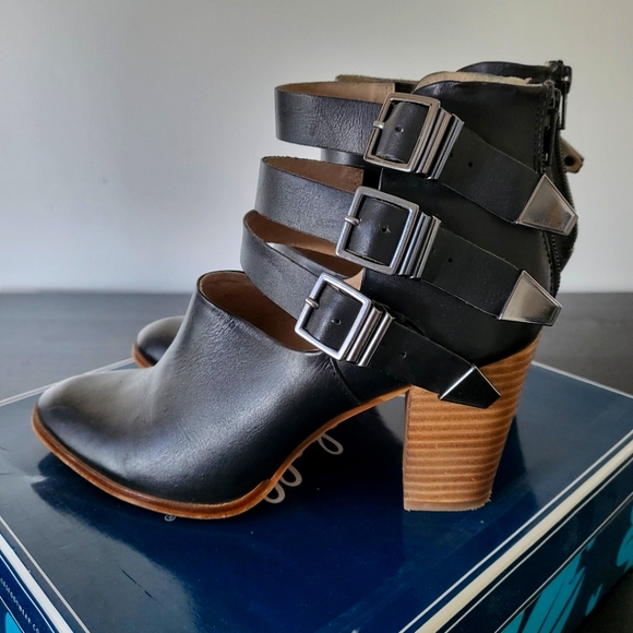 Seychelles Haywire Black Buckle Strap Ankle Booties - Picture 3 of 8